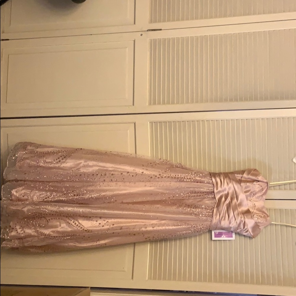 Prom Dress Size: 6 Brand new